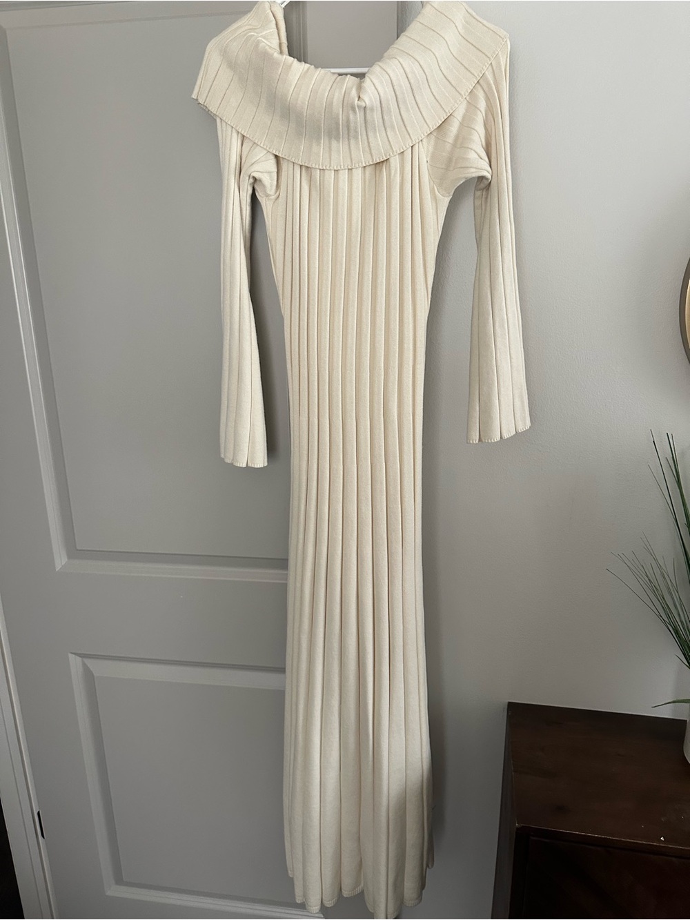 *BUMP FRIENDLY* evella maxi dress in cream - size XL